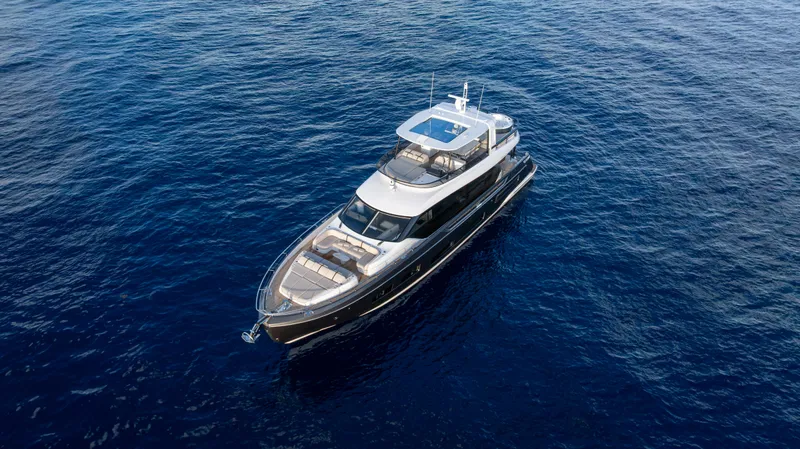 Slide: The Image of Azimut Fly 82 2027 - 8