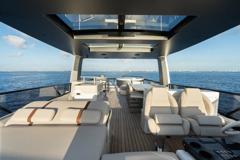 Slide: The Image of Azimut Fly 82 2027 - 15