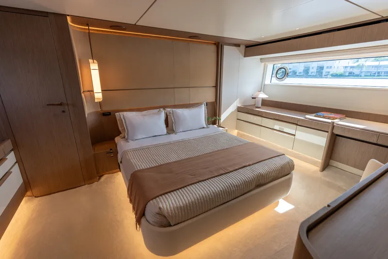 Slide: The Image of Azimut Fly 82 2027 - 59