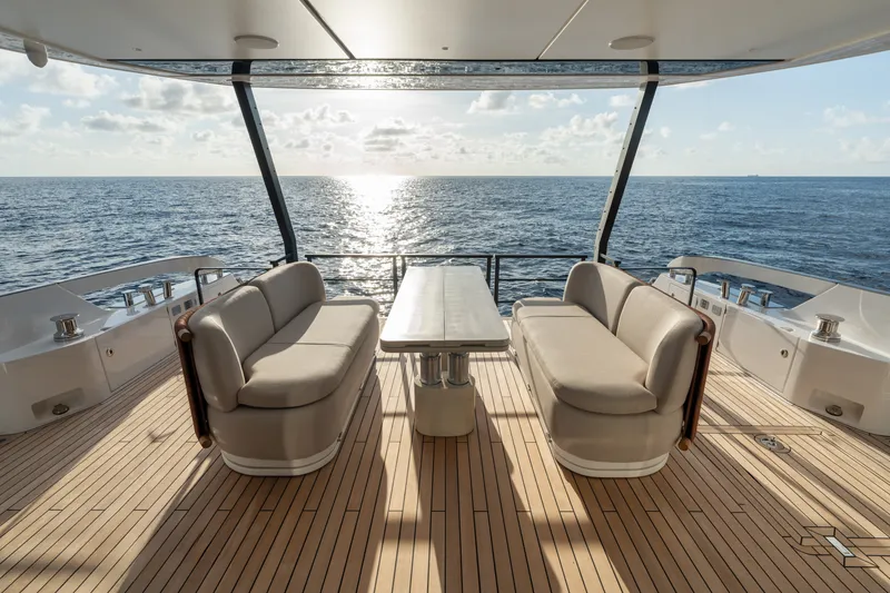 Slide: The Image of Azimut Fly 82 2027 - 38
