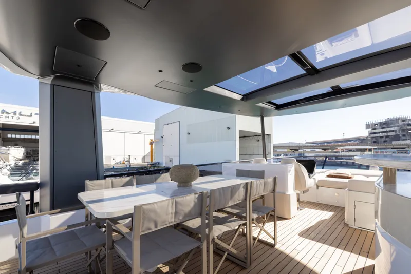 Slide: The Image of Azimut Fly 82 2027 - 7