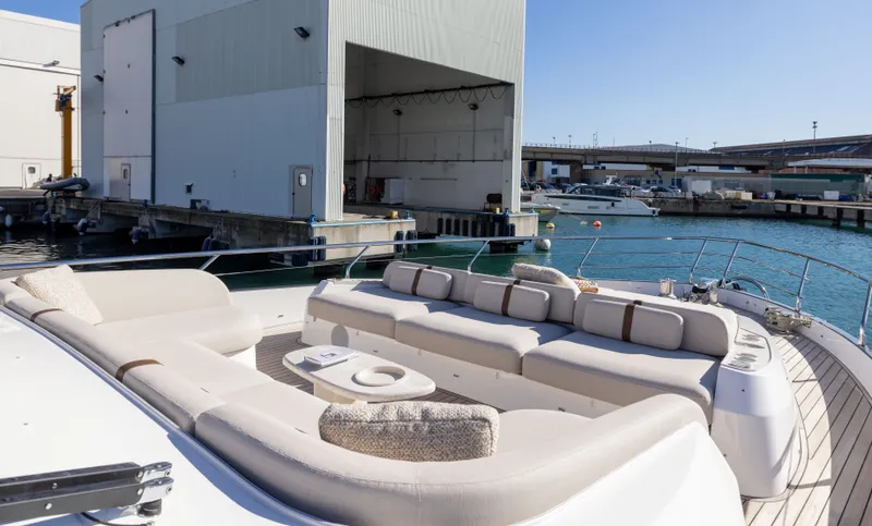 Slide: The Image of Azimut Fly 82 2027 - 4