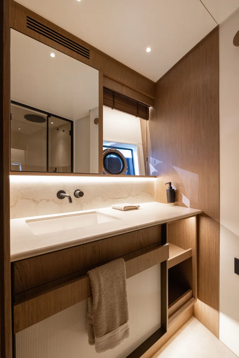 Slide: The Image of Azimut Fly 82 2027 - 39