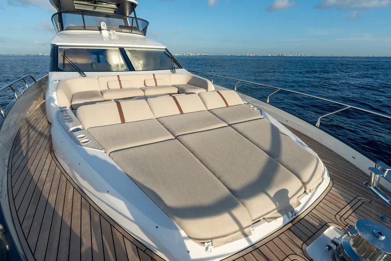 Slide: The Image of Azimut Fly 82 2027 - 31