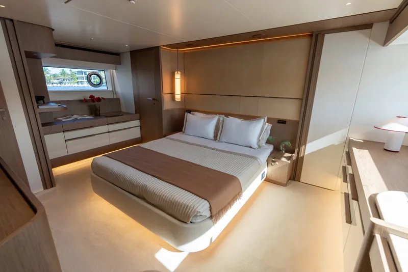 Slide: The Image of Azimut Fly 82 2027 - 60
