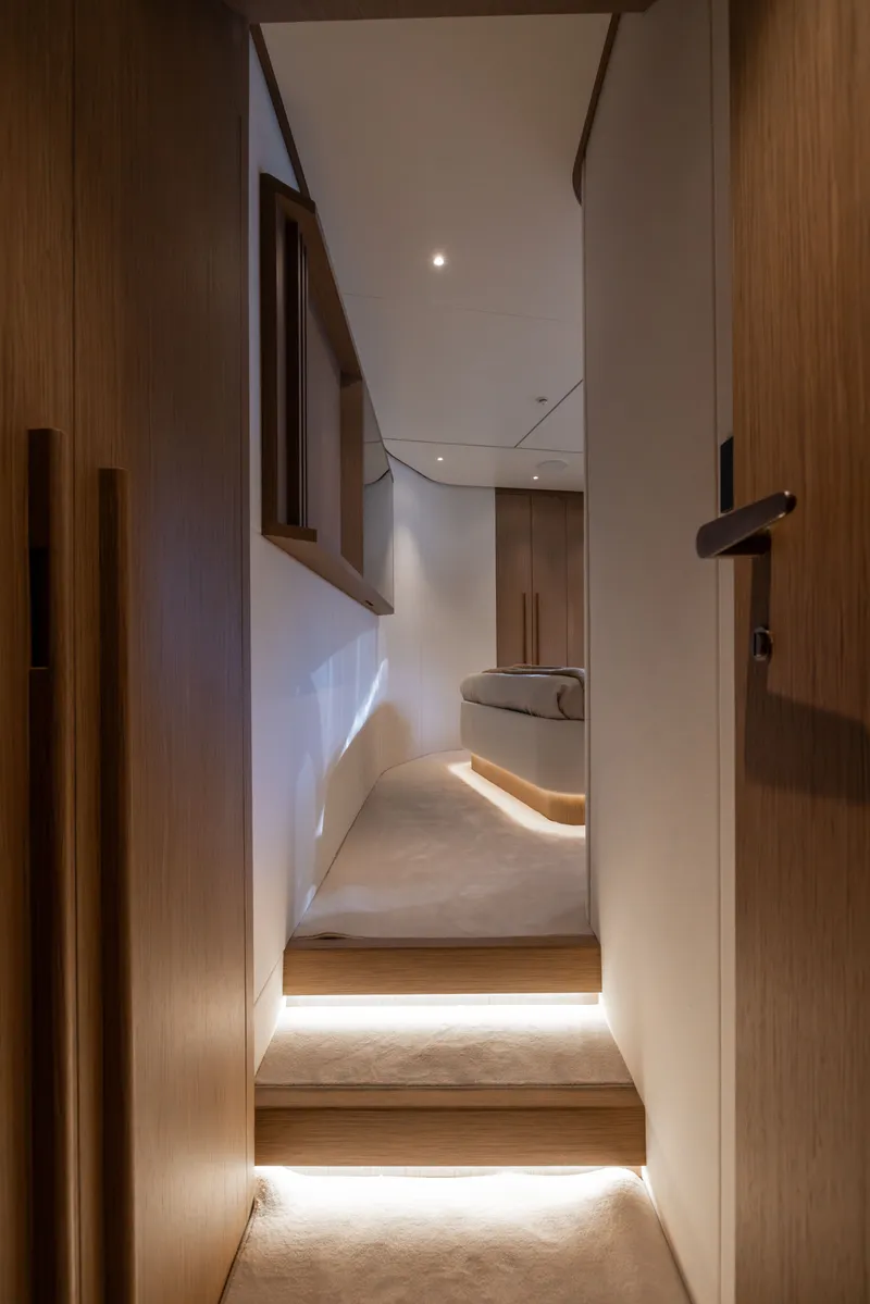 Slide: The Image of Azimut Fly 82 2027 - 38