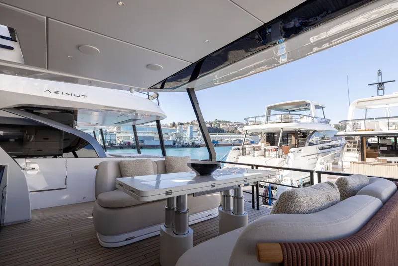 Slide: The Image of Azimut Fly 82 2027 - 11