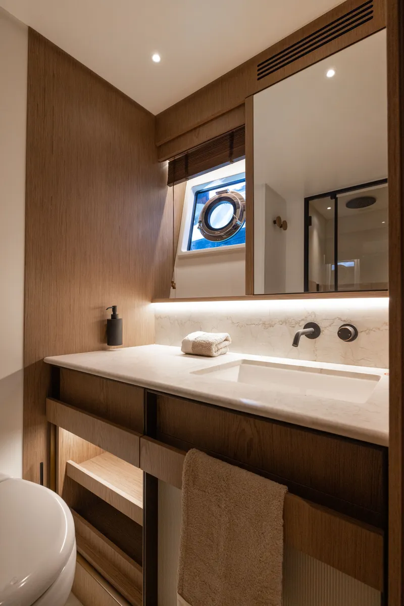 Slide: The Image of Azimut Fly 82 2027 - 37