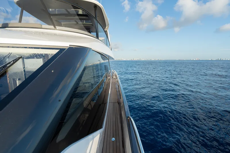 Slide: The Image of Azimut Fly 82 2027 - 32