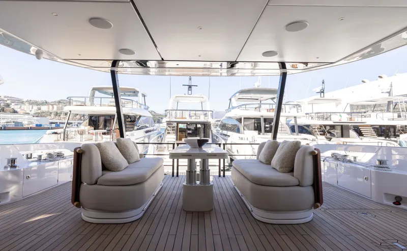 Slide: The Image of Azimut Fly 82 2027 - 13