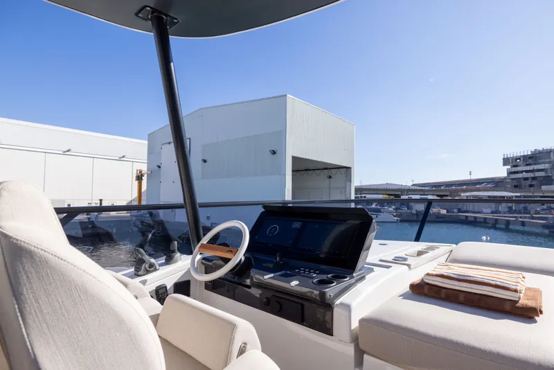Slide: The Image of Azimut Fly 82 2027 - 3