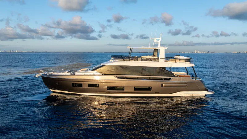 The Image of Azimut Fly 82 2027 - 0