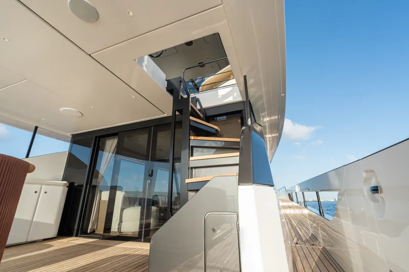 Slide: The Image of Azimut Fly 82 2027 - 44