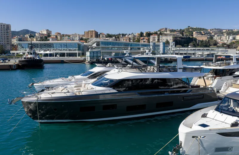 The Image of Azimut Fly 82 2027 - 0