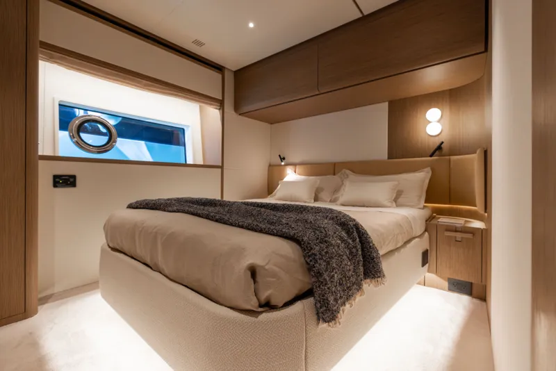 Slide: The Image of Azimut Fly 82 2027 - 36
