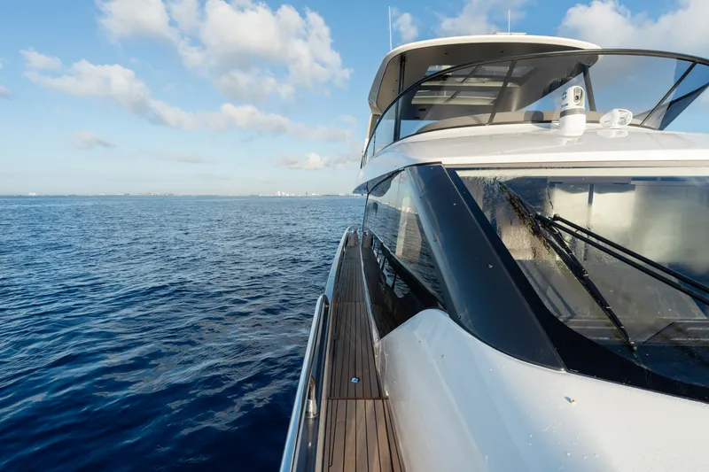 Slide: The Image of Azimut Fly 82 2027 - 33