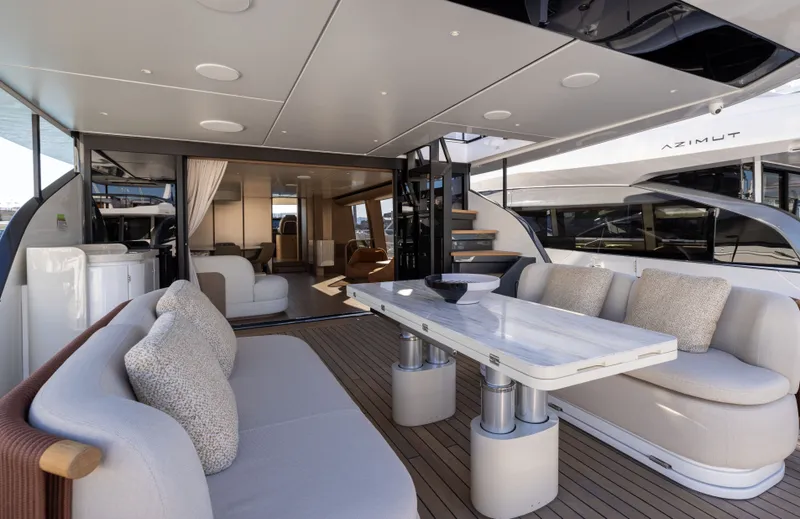 Slide: The Image of Azimut Fly 82 2027 - 12
