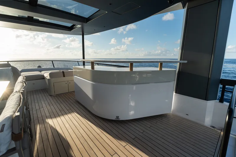 Slide: The Image of Azimut Fly 82 2027 - 16