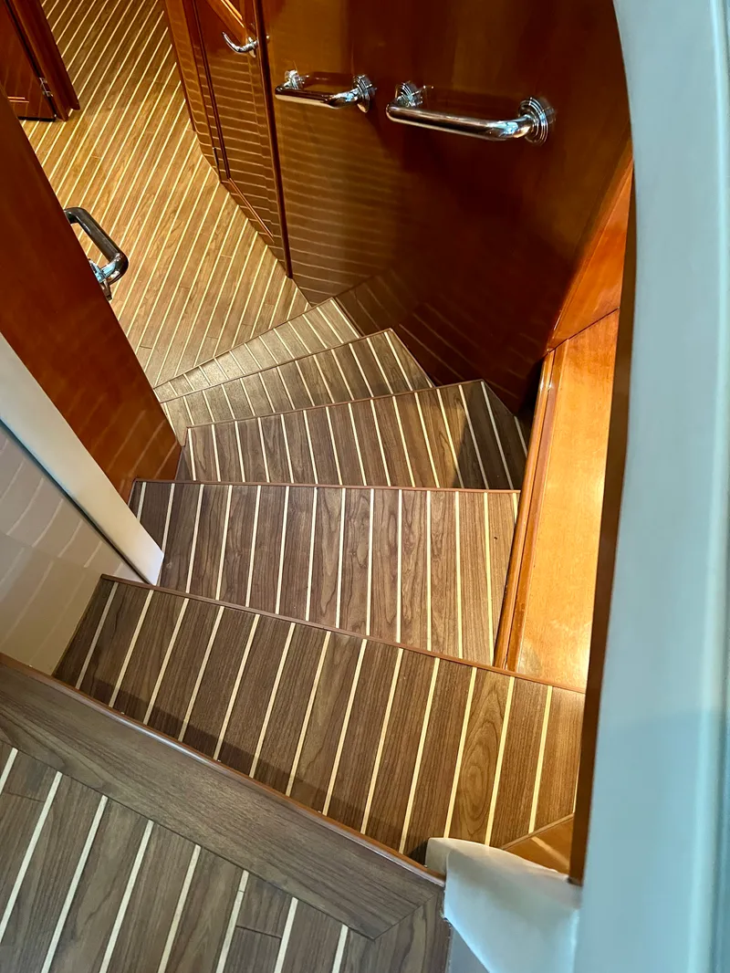 Slide: The Image of Carver Yachts 560 Voyager Skylounge 2005 - 19