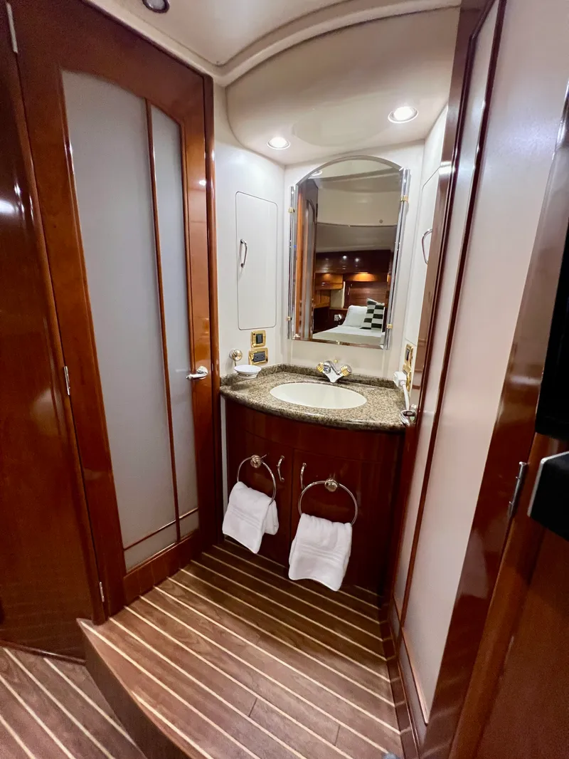 Slide: The Image of Carver Yachts 560 Voyager Skylounge 2005 - 25