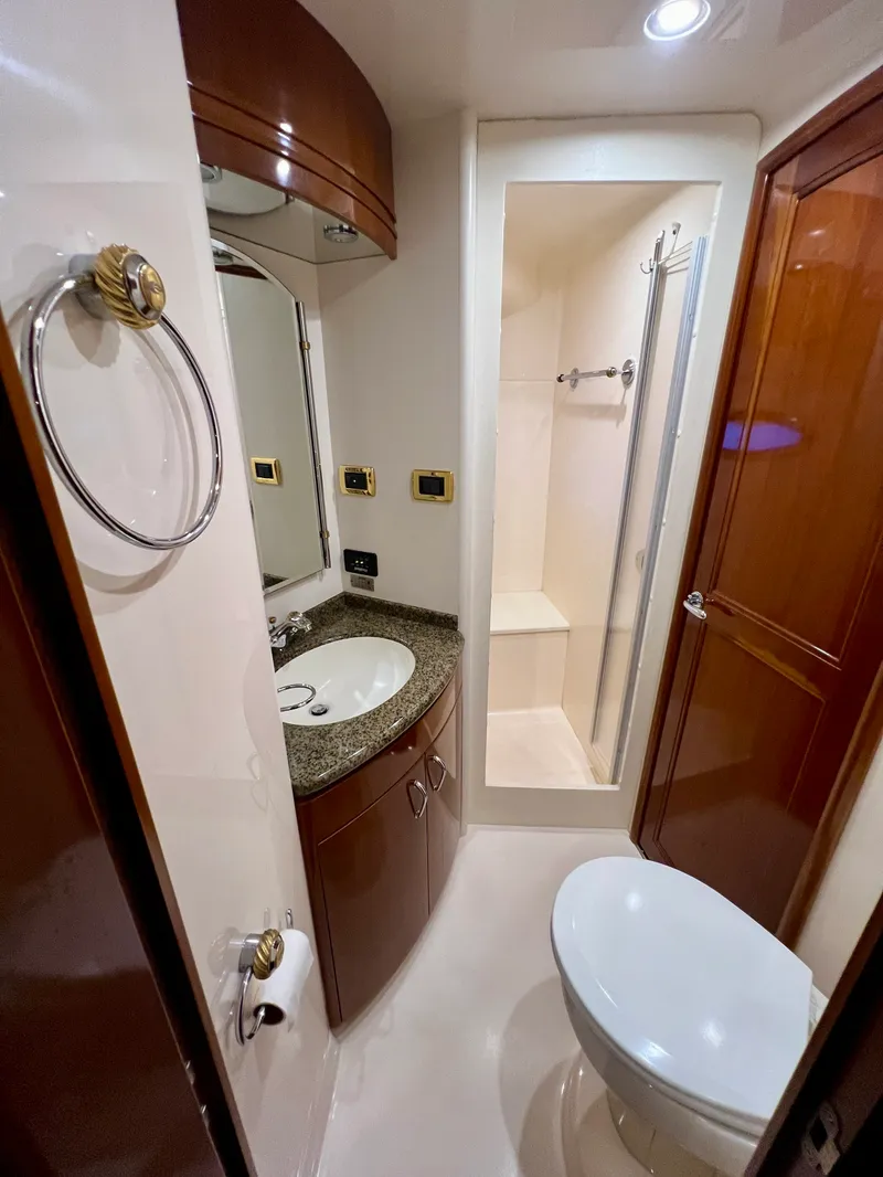 Slide: The Image of Carver Yachts 560 Voyager Skylounge 2005 - 30
