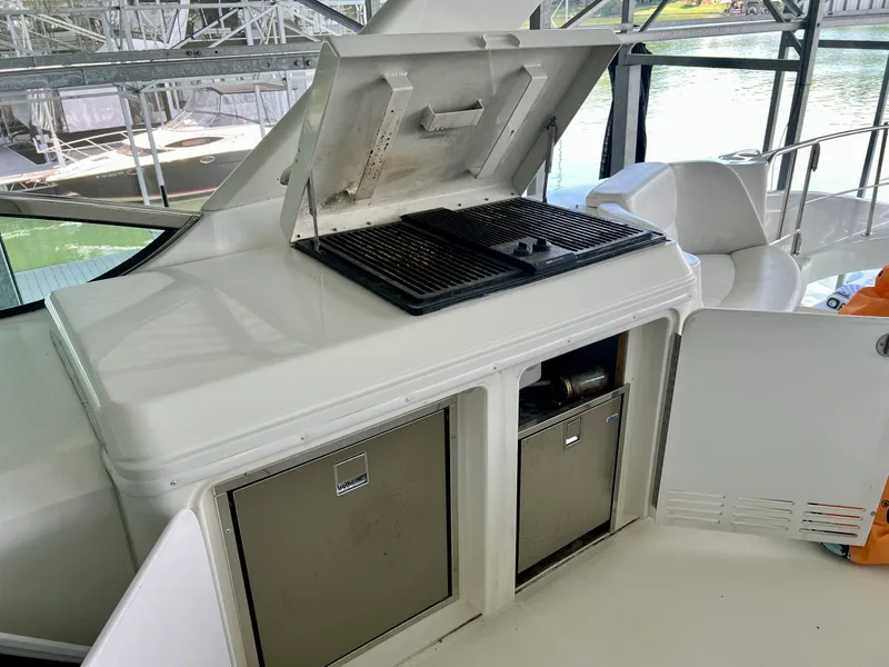 Slide: The Image of Carver Yachts 560 Voyager Skylounge 2005 - 41