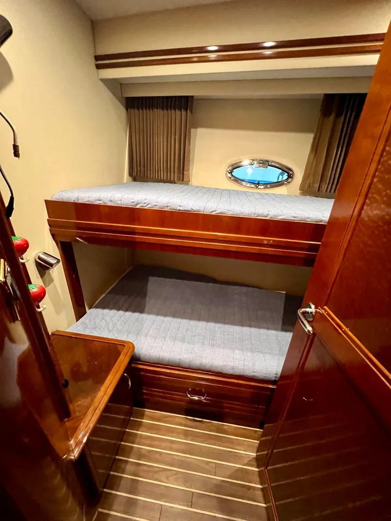 Slide: The Image of Carver Yachts 560 Voyager Skylounge 2005 - 33