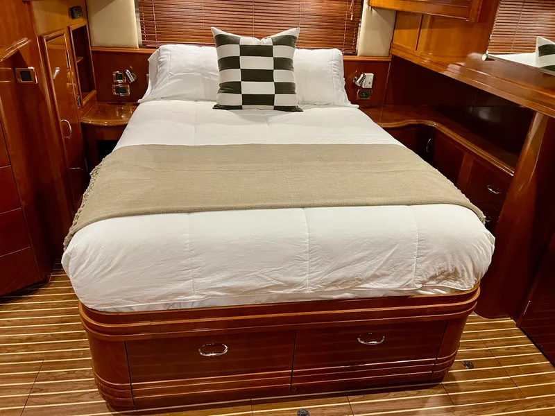 Slide: The Image of Carver Yachts 560 Voyager Skylounge 2005 - 20