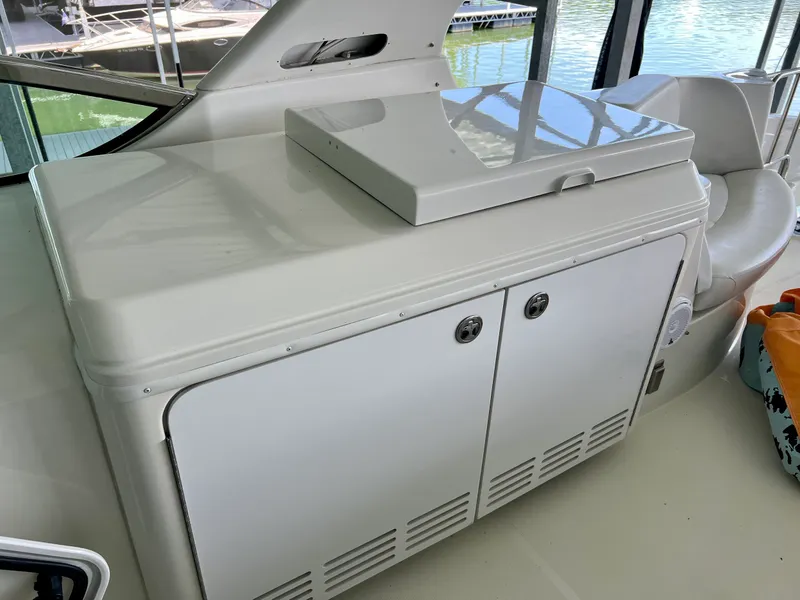 Slide: The Image of Carver Yachts 560 Voyager Skylounge 2005 - 40