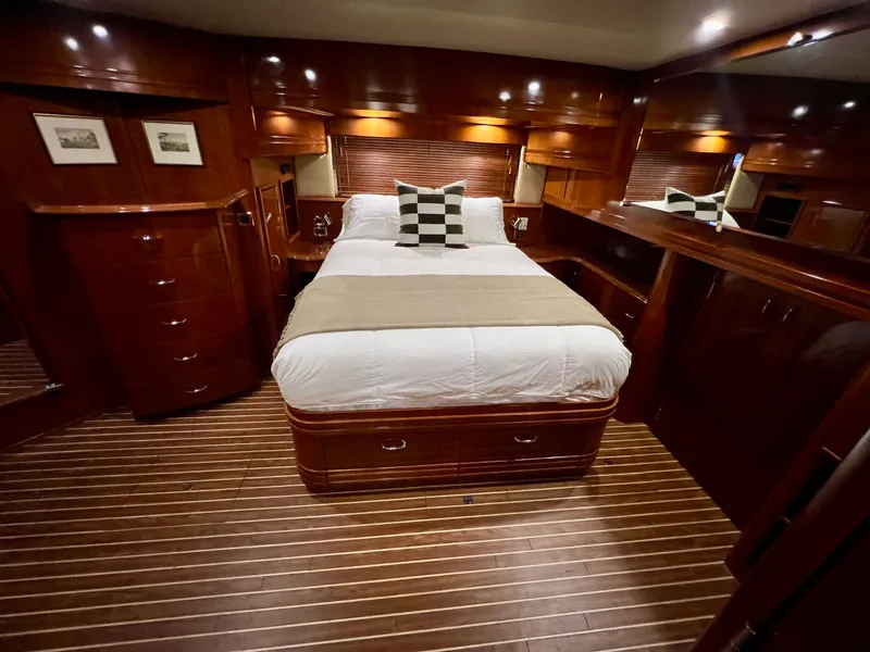 Slide: The Image of Carver Yachts 560 Voyager Skylounge 2005 - 21