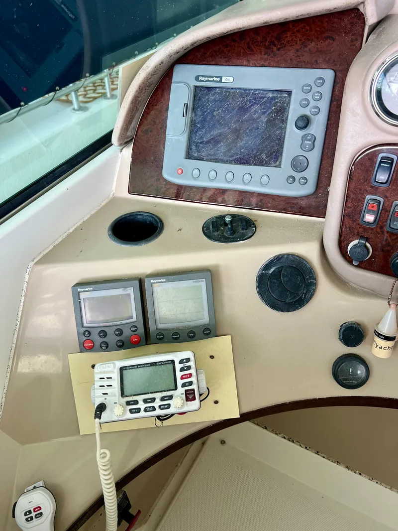 Slide: The Image of Carver Yachts 560 Voyager Skylounge 2005 - 39