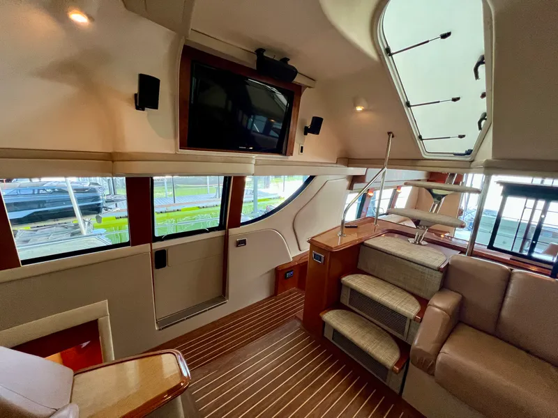 Slide: The Image of Carver Yachts 560 Voyager Skylounge 2005 - 15