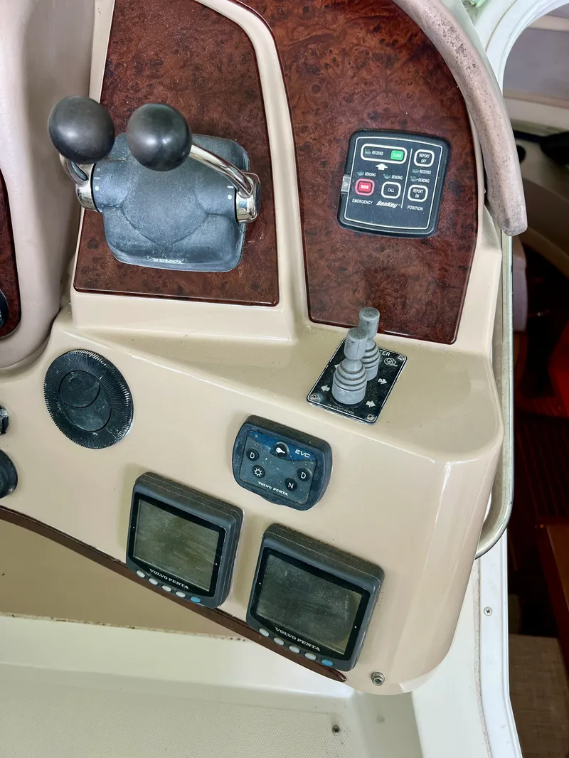 Slide: The Image of Carver Yachts 560 Voyager Skylounge 2005 - 38