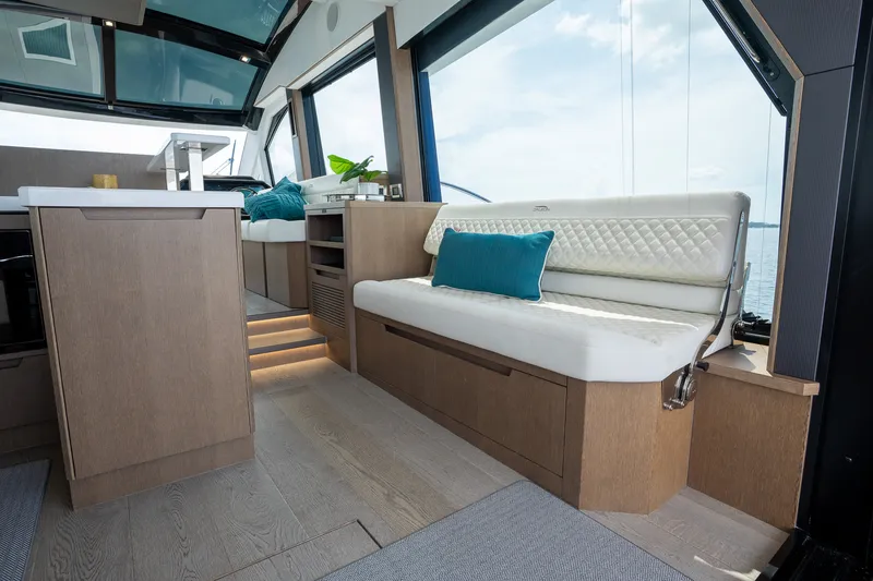 Slide: The Image of Galeon 510 SKY 2022 - 35