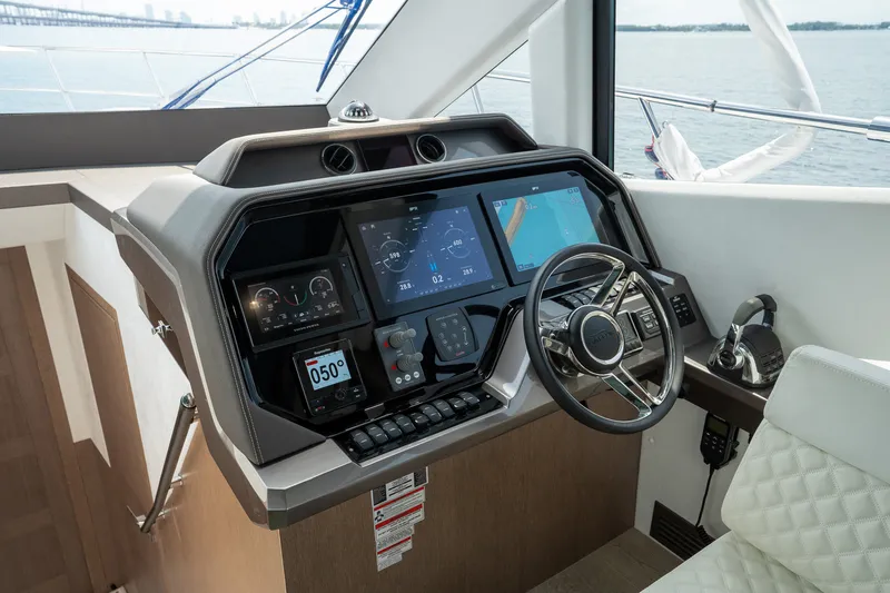 Slide: The Image of Galeon 510 SKY 2022 - 41