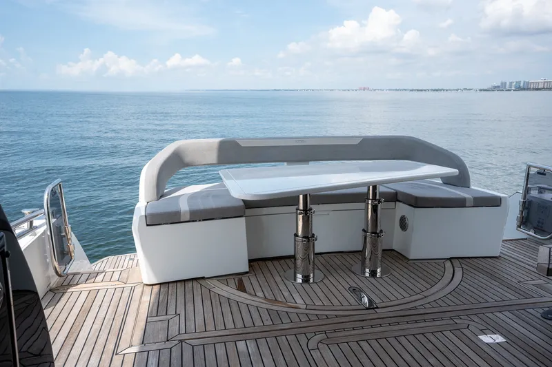 Slide: The Image of Galeon 510 SKY 2022 - 33