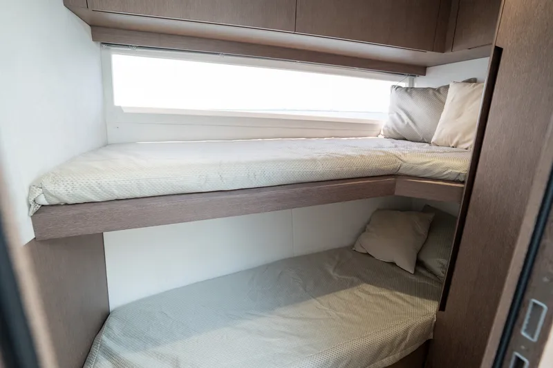 Slide: The Image of Galeon 510 SKY 2022 - 31