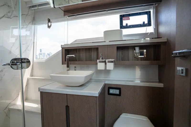 Slide: The Image of Galeon 510 SKY 2022 - 21