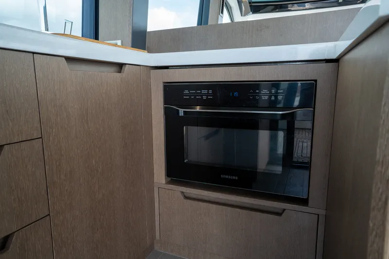 Slide: The Image of Galeon 510 SKY 2022 - 36