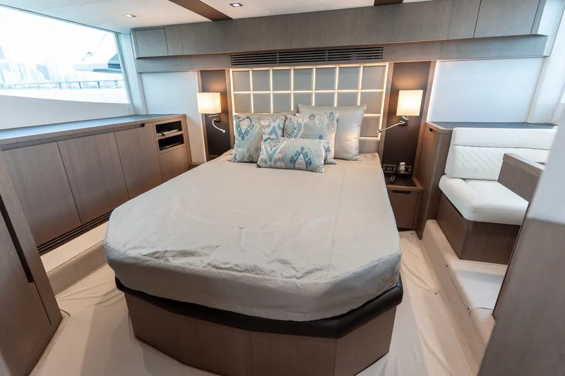 Slide: The Image of Galeon 510 SKY 2022 - 15