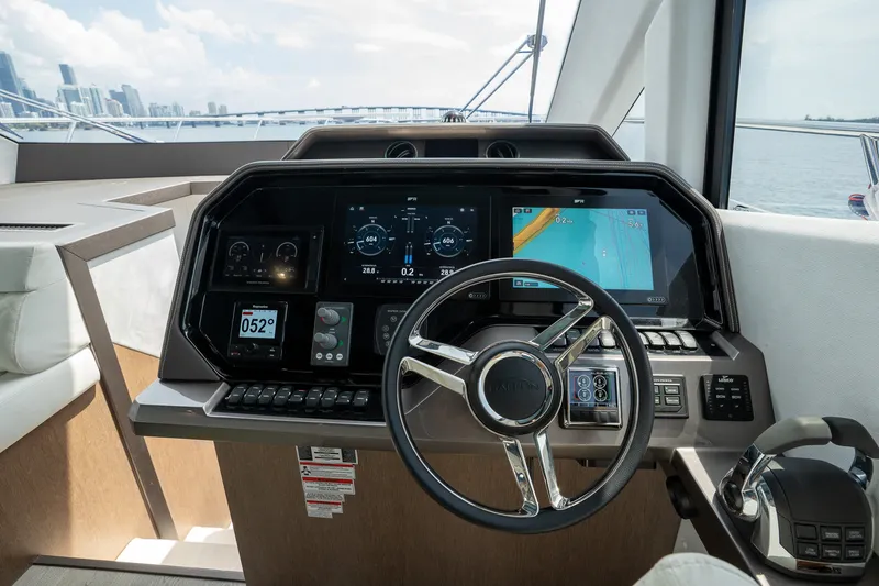 Slide: The Image of Galeon 510 SKY 2022 - 43