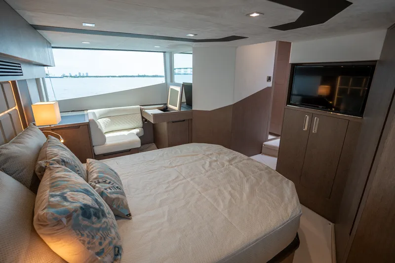Slide: The Image of Galeon 510 SKY 2022 - 19
