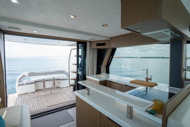 Slide: The Image of Galeon 510 SKY 2022 - 32