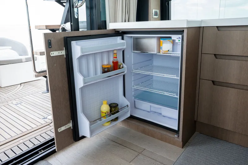 Slide: The Image of Galeon 510 SKY 2022 - 37