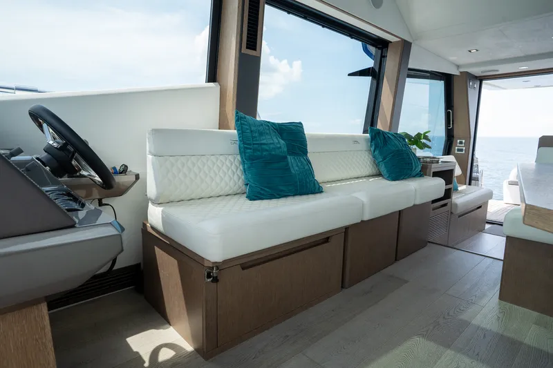 Slide: The Image of Galeon 510 SKY 2022 - 40