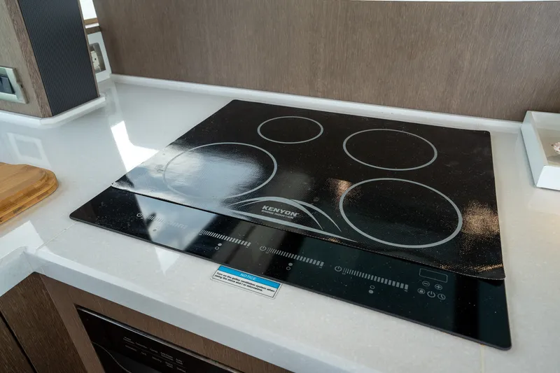 Slide: The Image of Galeon 510 SKY 2022 - 38