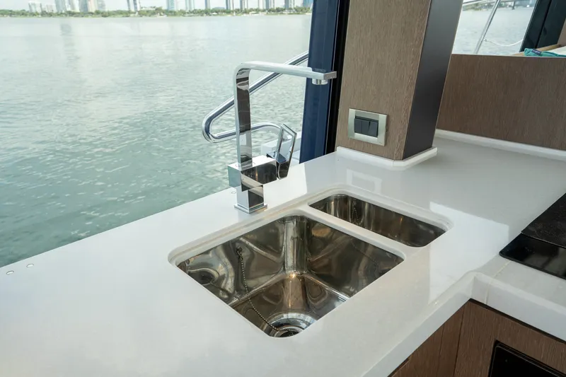 Slide: The Image of Galeon 510 SKY 2022 - 39