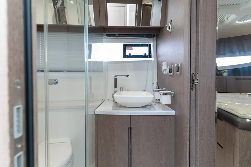 Slide: The Image of Galeon 510 SKY 2022 - 27