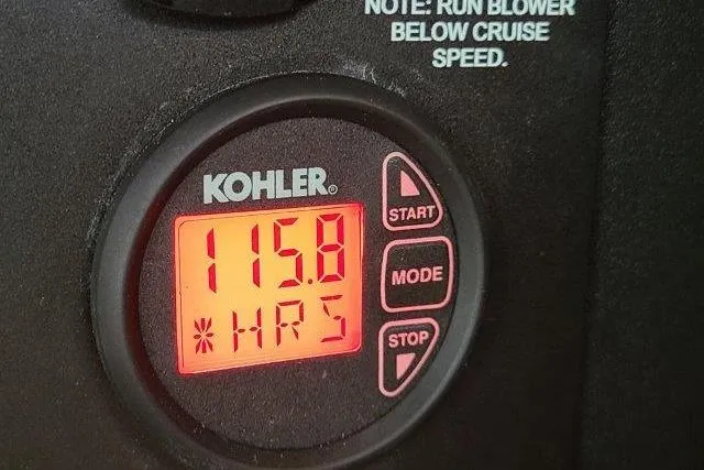 Slide: The Image of Kohler display showing 115.8 hours on a 2019 Boston Whaler 315 Conquest. - 72