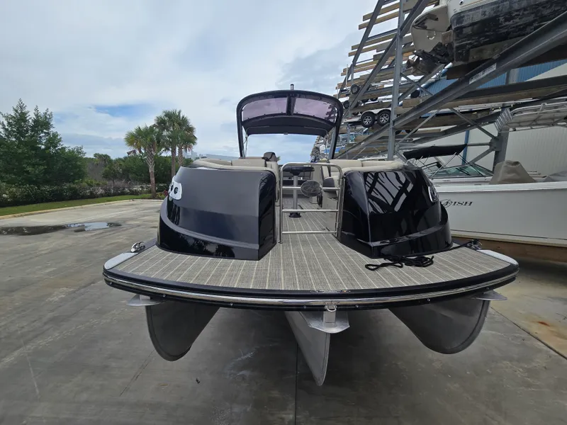 Slide: The Image of Harris 250 CROWNE 2021 - 2